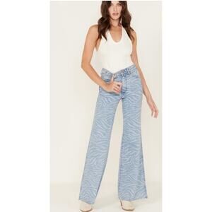 Wrangler Women's Meow Laser Tiger Print Wanderer Flare Jeans size 27 W x 30 L.